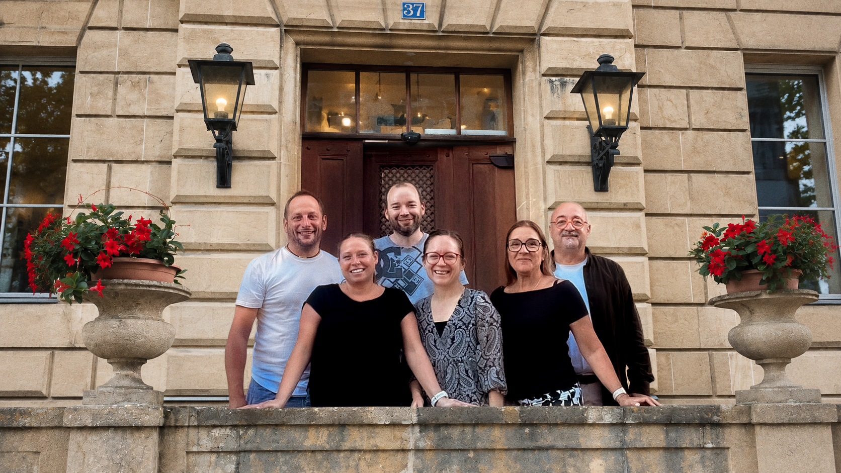 Le comité d'organisation de la Boud'Run devant l'Hôtel de Ville de Boudry